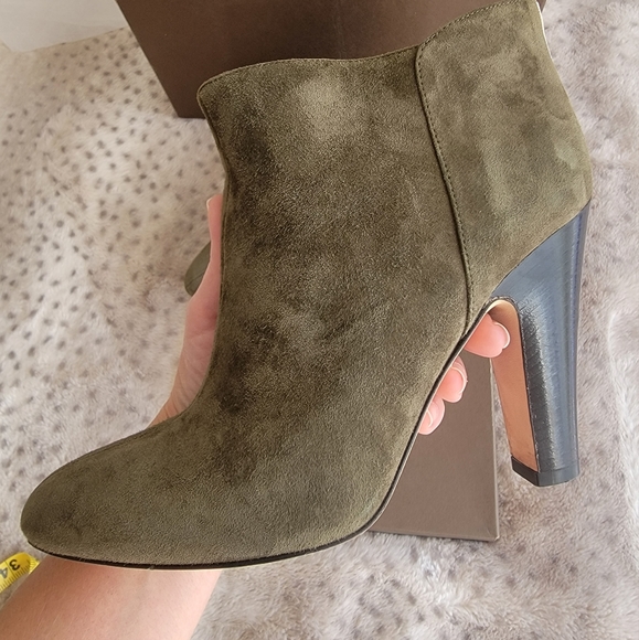 SJP by Sarah Jessica Parker Serge ankle bootie in olive green suede, 6.5 - Picture 11 of 13
